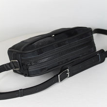Charger l&#39;image dans la galerie, SACOCHE BANDOULIÈRE REWORKED NOIR